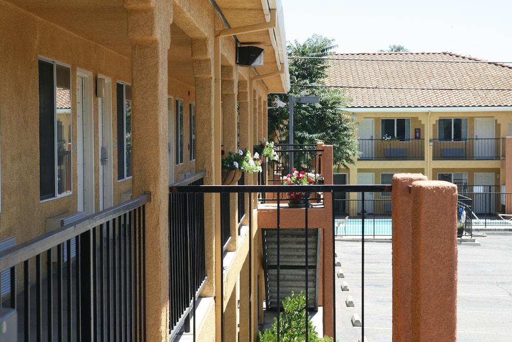 Econo Lodge Inn & Suites Lodi - Wine Country Area Kültér fotó