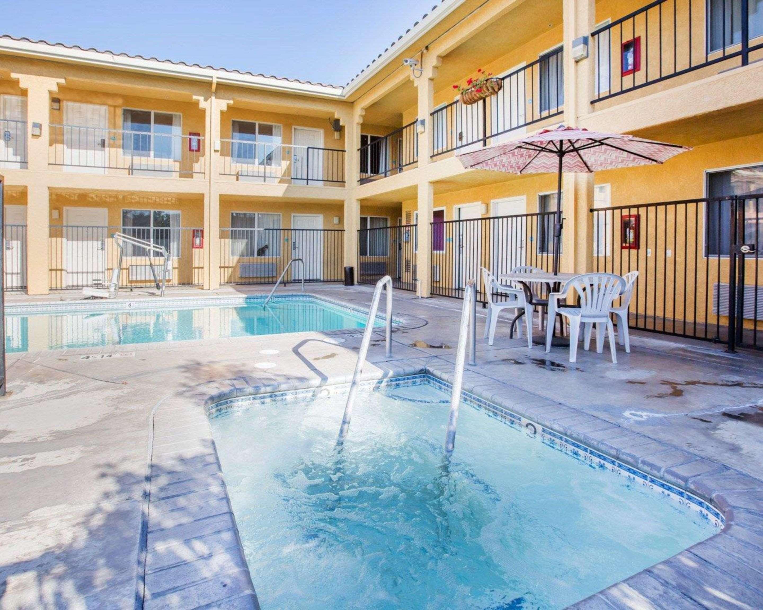 Econo Lodge Inn & Suites Lodi - Wine Country Area Kültér fotó
